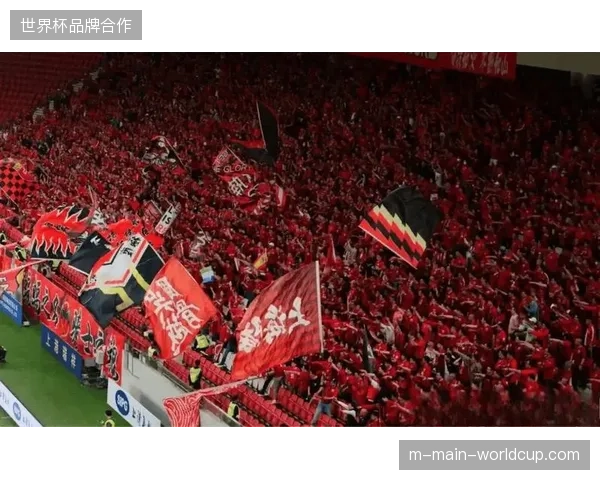 卫冕冠军上海海港遭遇大面积外援伤病潮,进攻效率受损排名滑落至下游 卫冕冠军上海海港遭遇大面积外援伤病潮,进攻效率受损排名滑落至下游